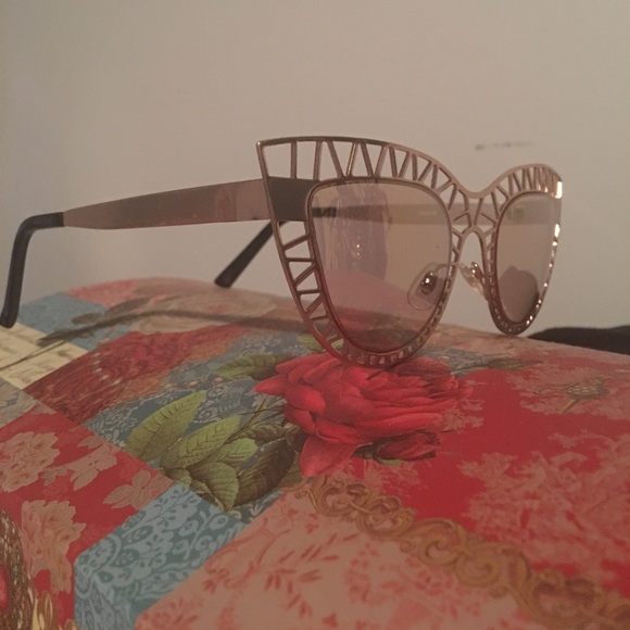 Laser Cut Cat Eye Fashion Sunglasses Rose Gold - Picture 3 of 4