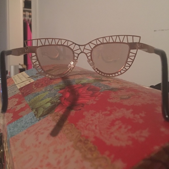 Laser Cut Cat Eye Fashion Sunglasses Rose Gold - Picture 4 of 4