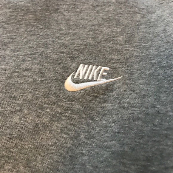 🚫SOLD🚫NEW✨NIKE SWEATSHIRT - Picture 2 of 3
