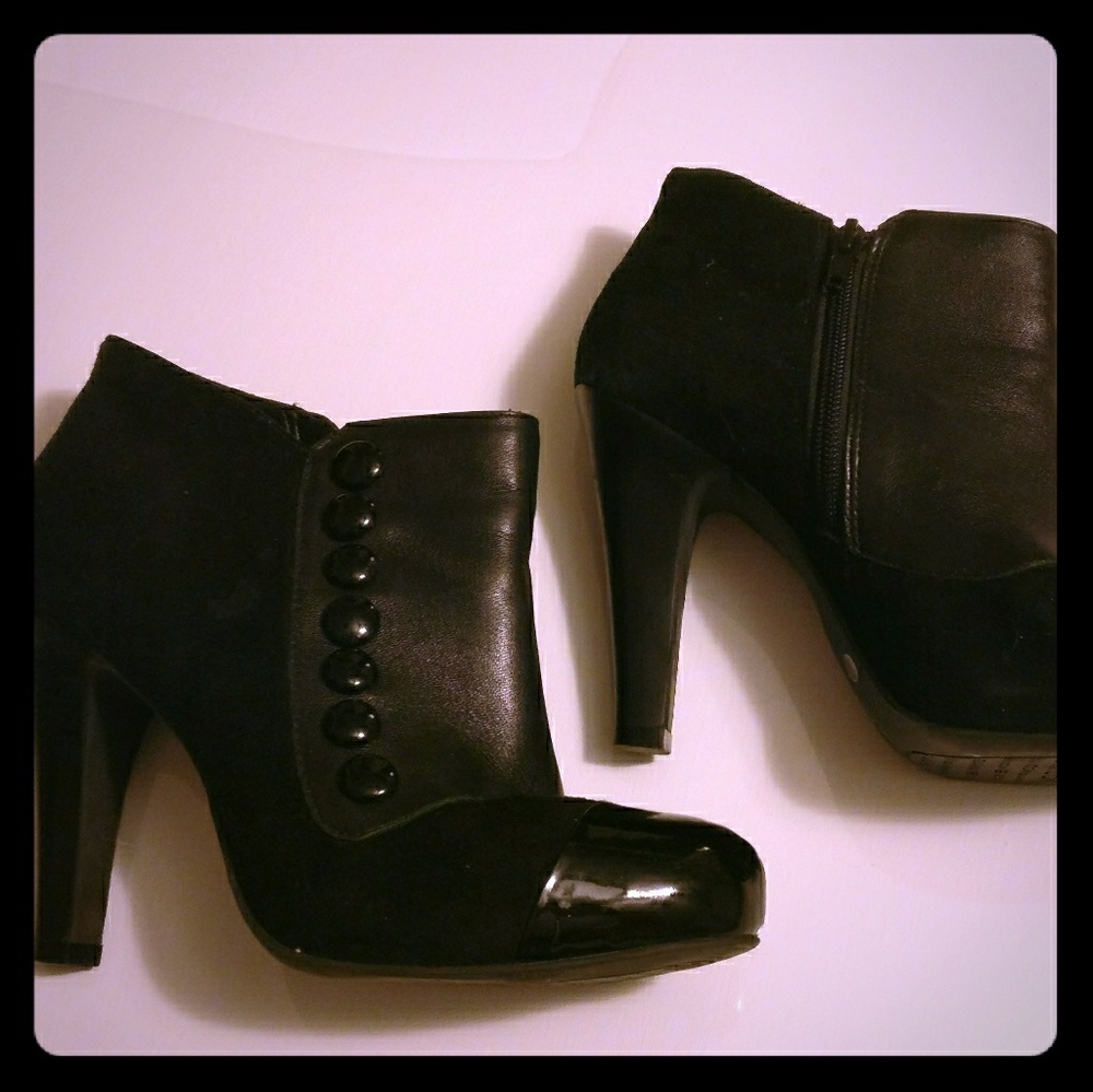 Gianni Bini Size 8 black ankle boots