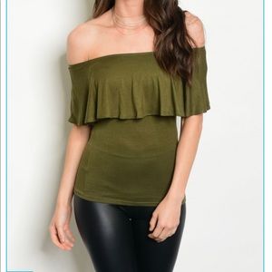 Ruffled off the shoulder Tee-Shirt💚💚