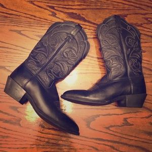 Black Ariat Cowboy Boots
