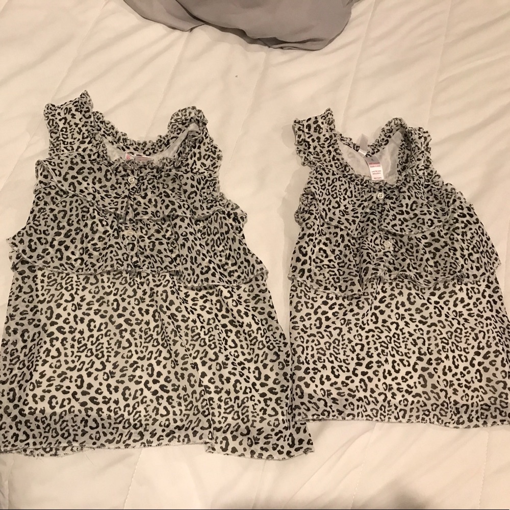 2 girls leopard tops