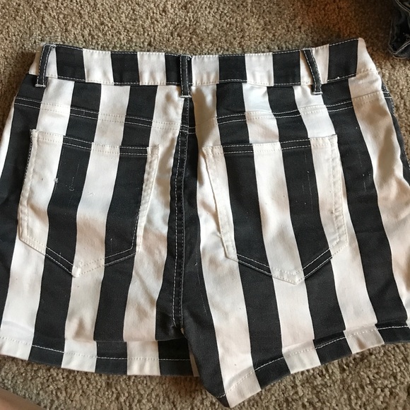 High Waisted Shorts - Picture 4 of 4