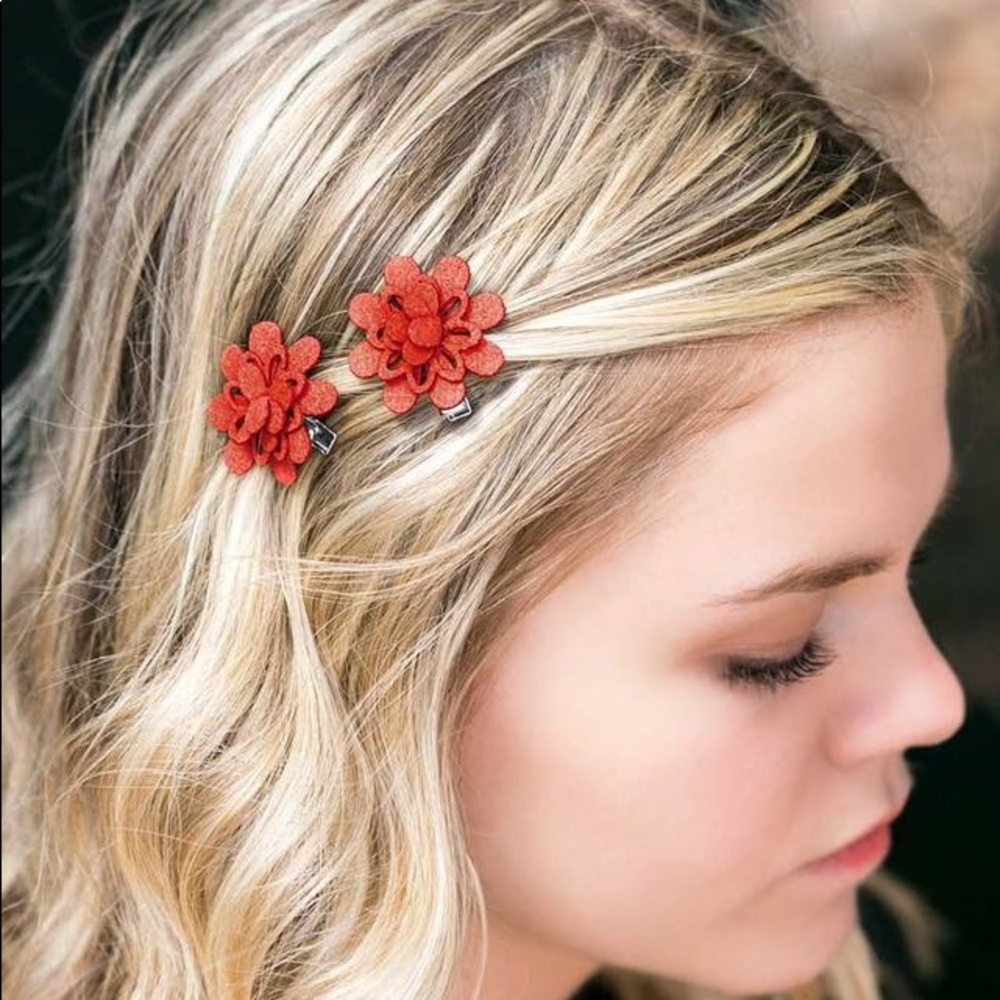 Red Flower Hair Clips 🌸