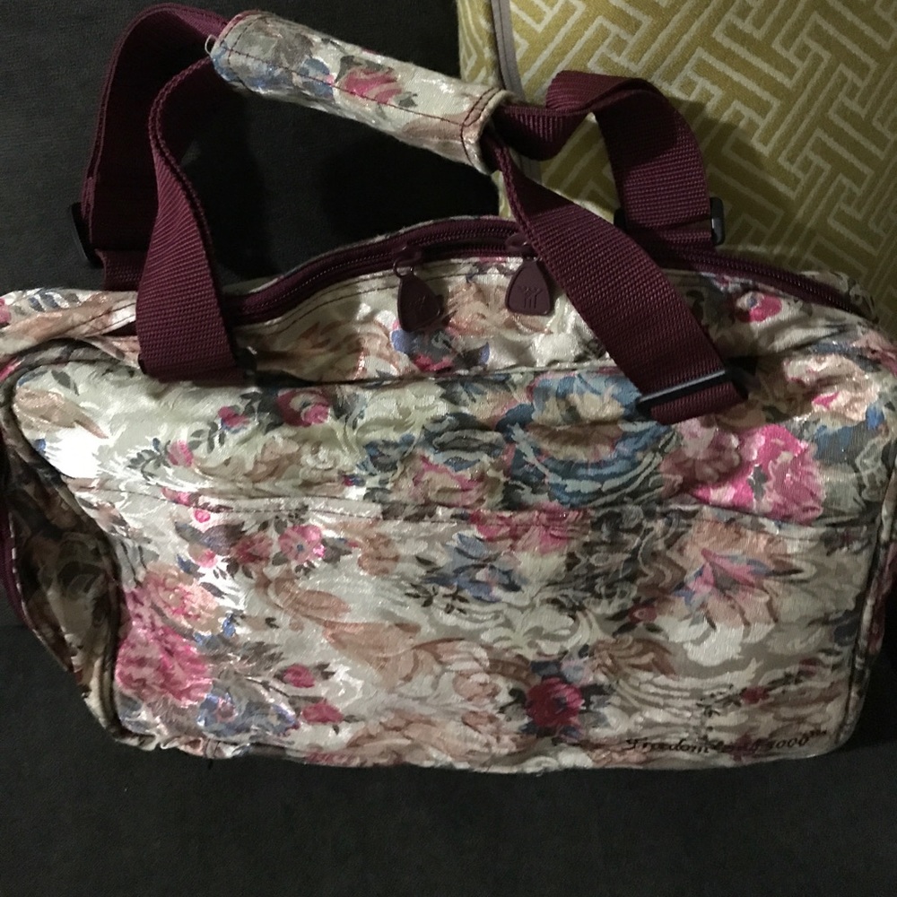 Travel toiletry bag