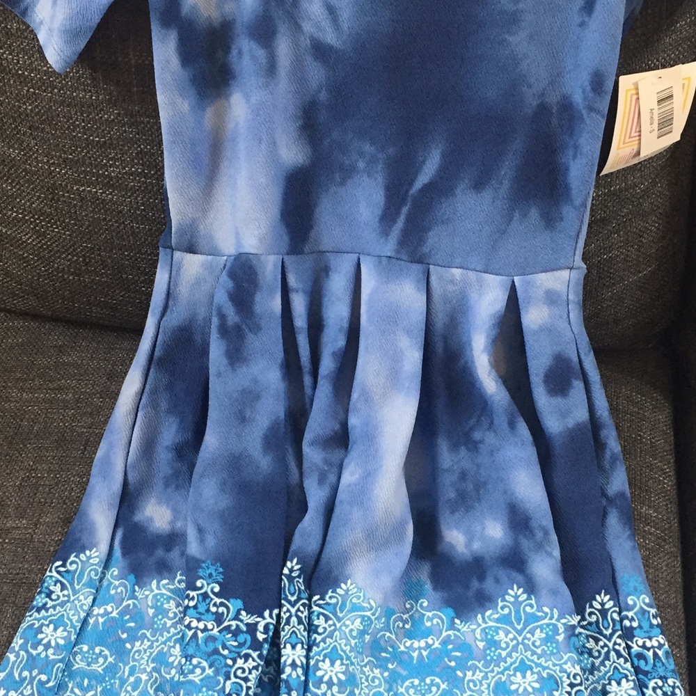 NWT AMAZING Amelia size small blue with floral