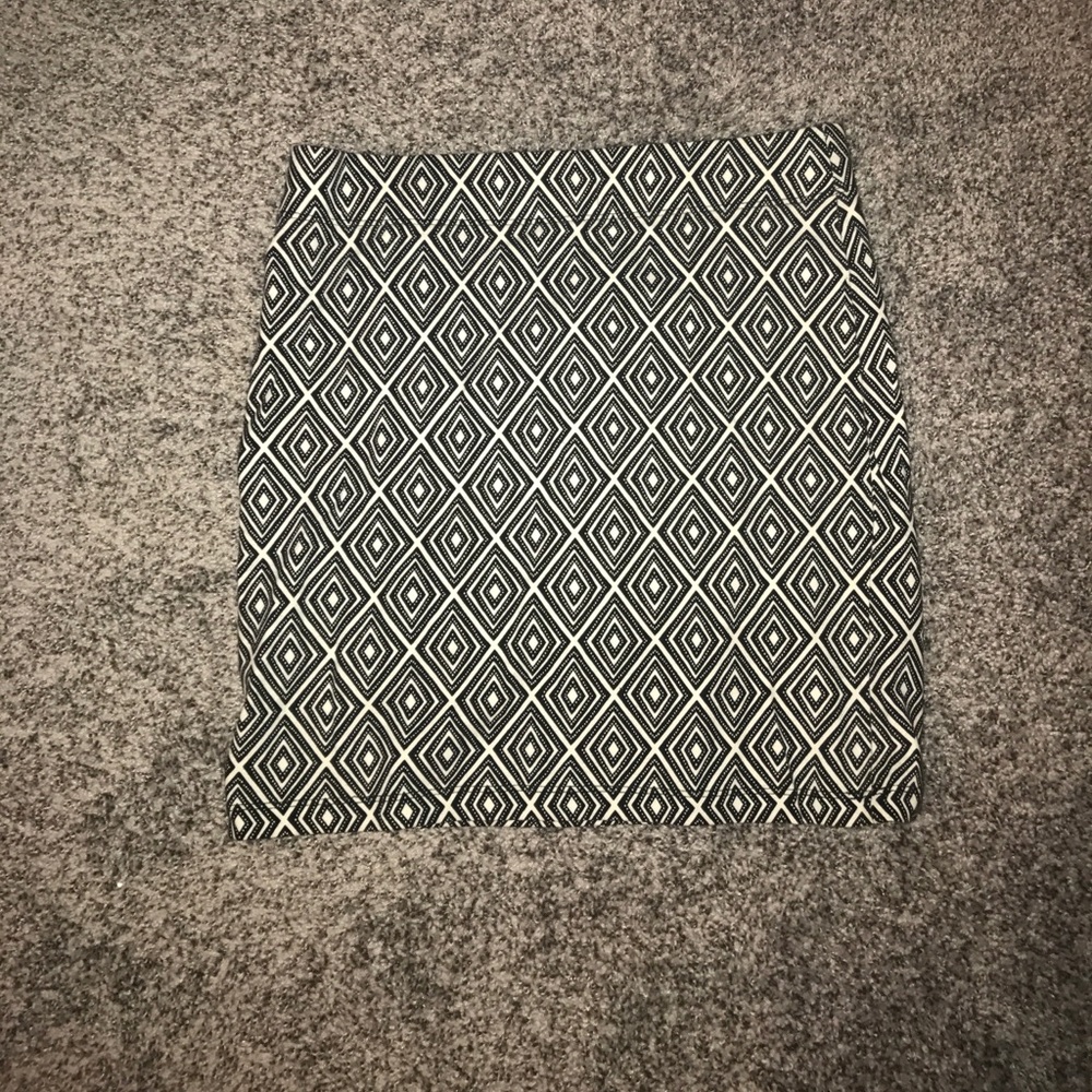 Black and white pencil skirt