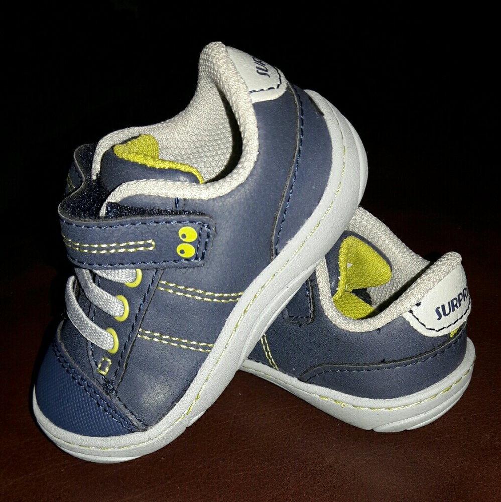 Stride rite crawling shoes