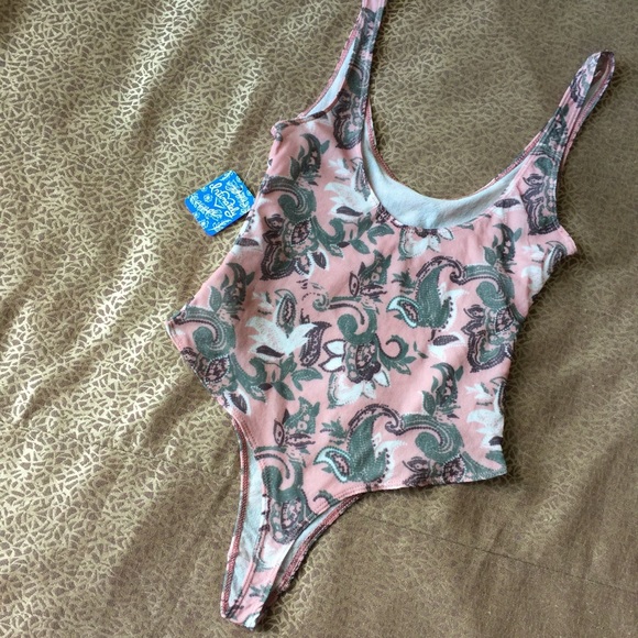Intimately FP pink paisley low cut thong bodysuit - Picture 4 of 8