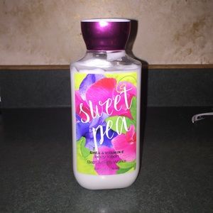 Bath and body works sweet pea lotion