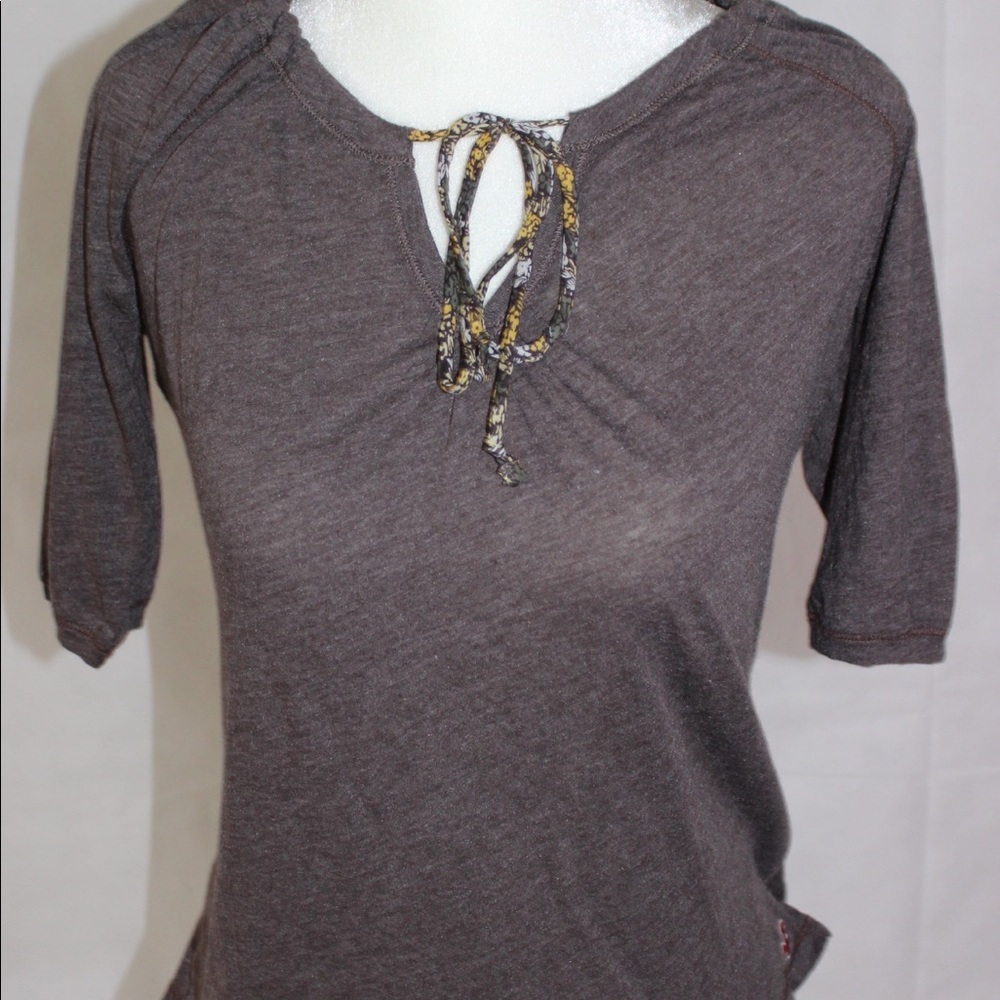 Hollister half sleeve blouse