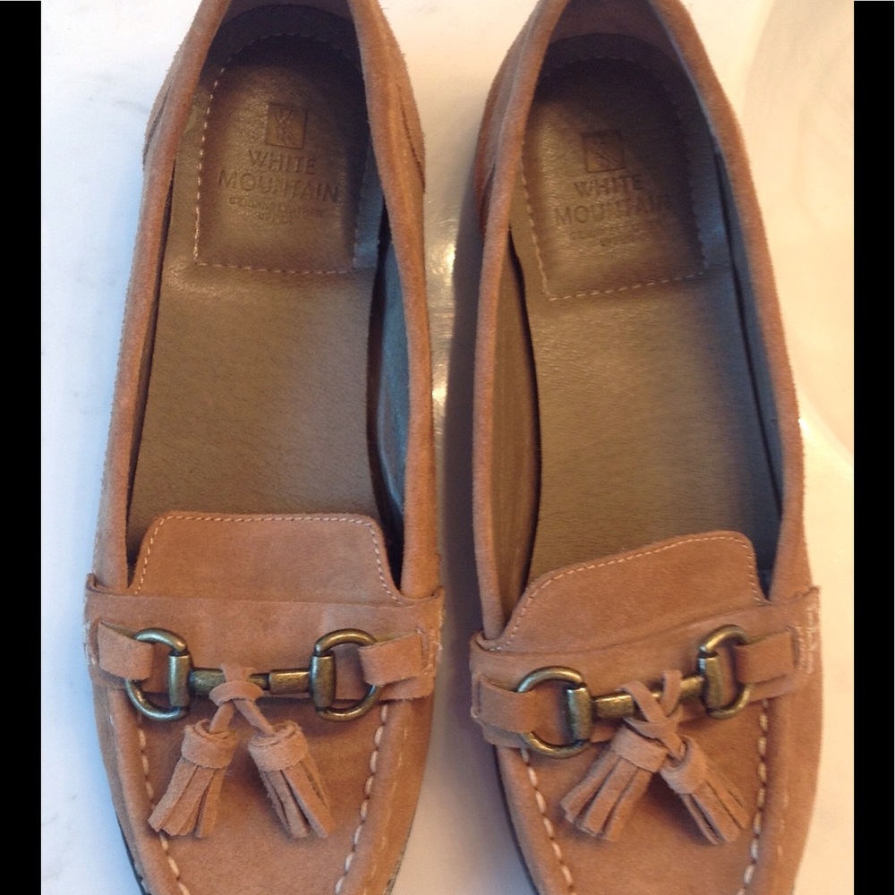 NWOT.    White mountain loafers. Never worn!!!