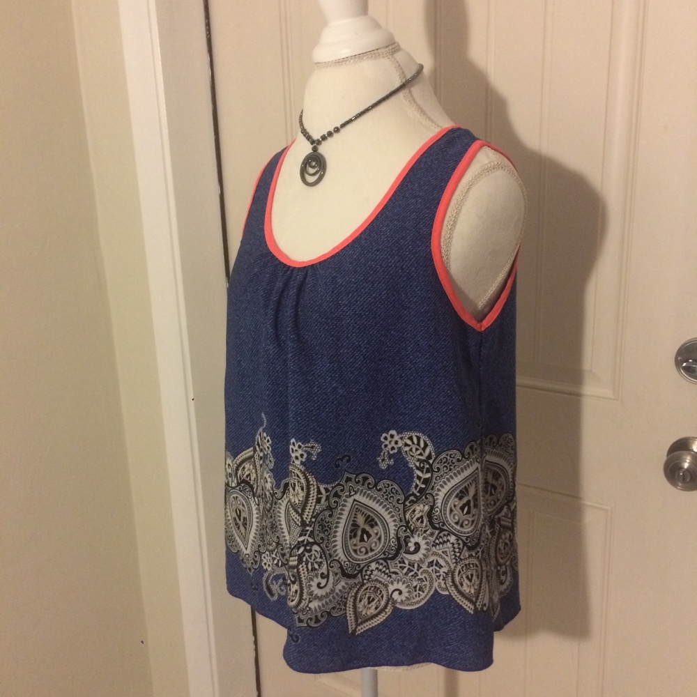 Blue Top with pink - Picture 4 of 4