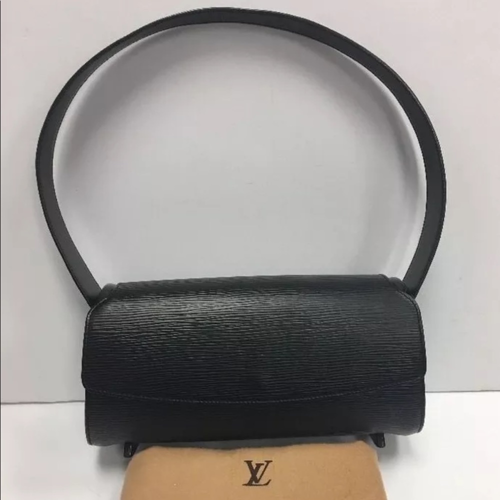 ♦️sold♦️LOUIS VUITTON BLACK EPI NOCTURNE PM HANDBA