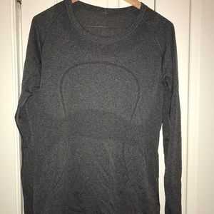 Size 10 lululemon swiftly tech long sleeve