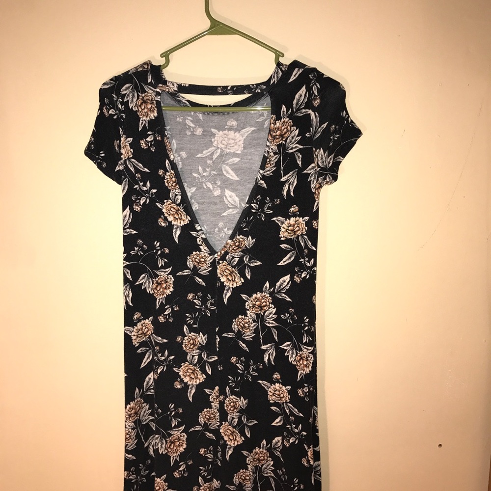 Flower pattern tshirt dress with open back