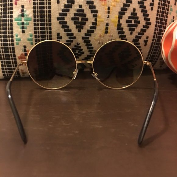Retro Round Frame Sunnies 😎 - Picture 3 of 4
