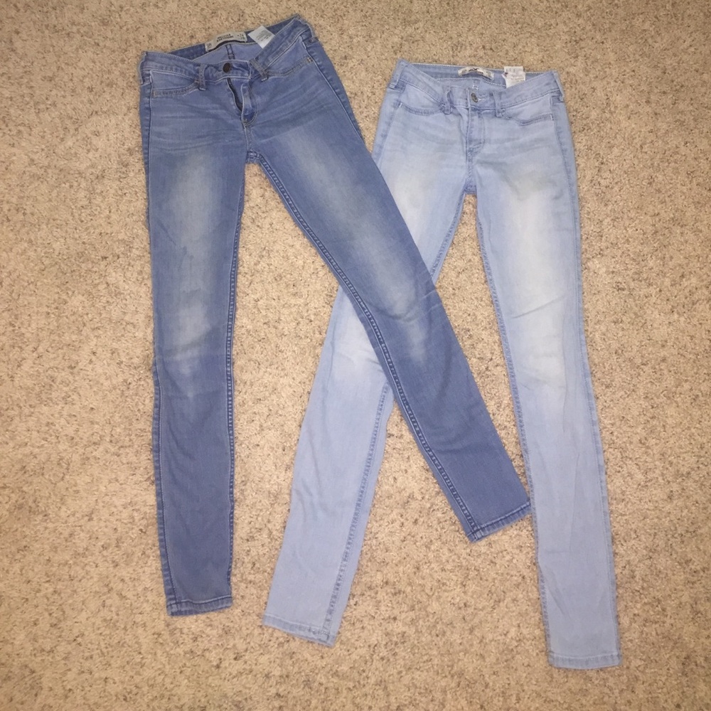 Two pairs of Hollister jeans in great condition