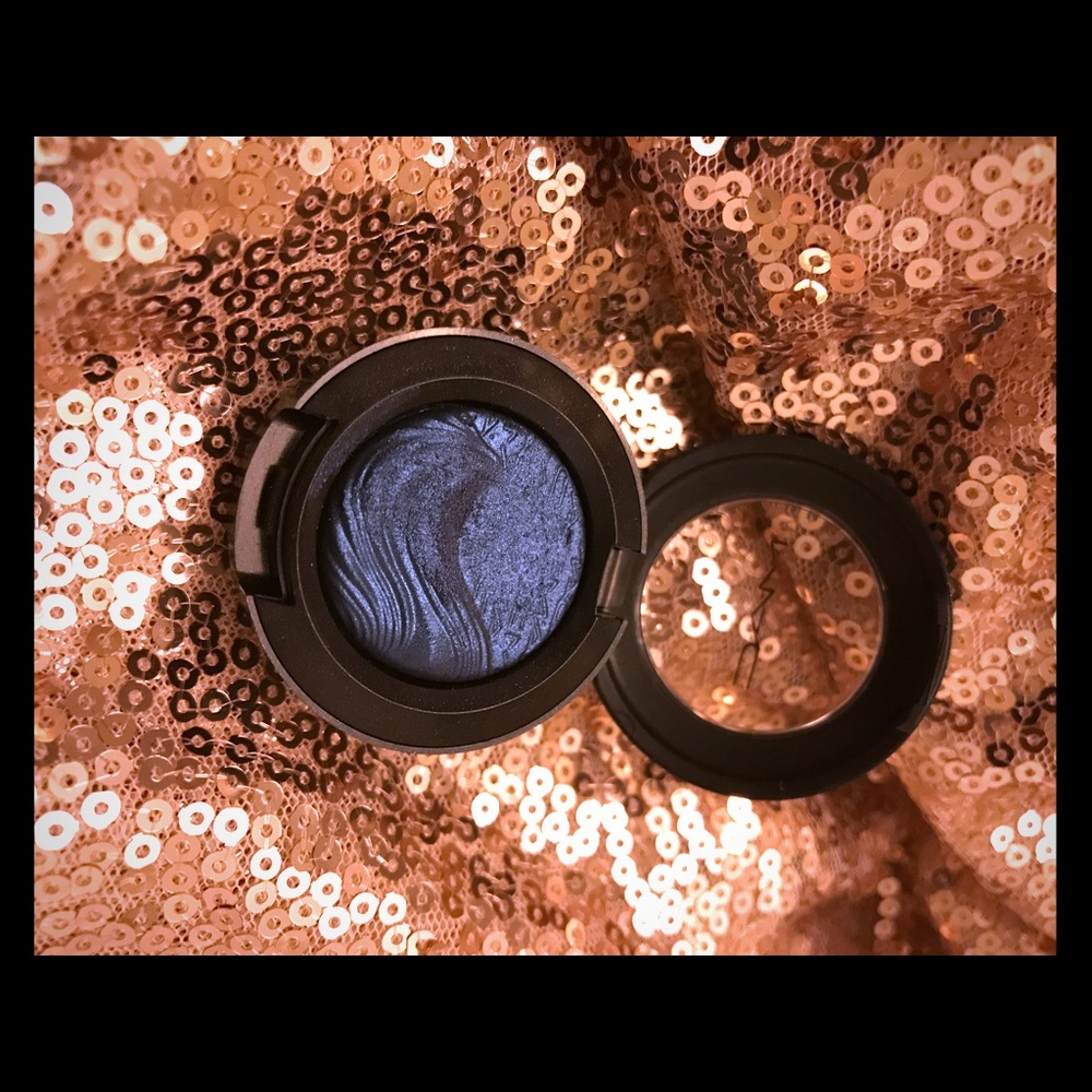 MAC Lunar extreme dimension shadow 🦋✨