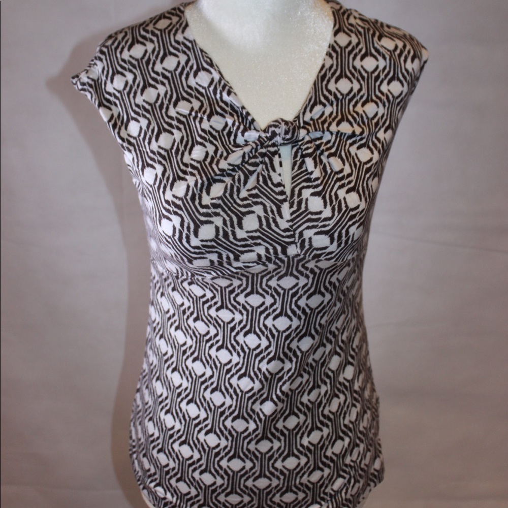 Banana Republic patterned tee