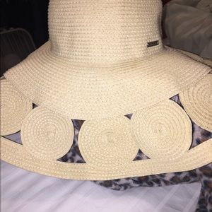 Sun hat by Amiani