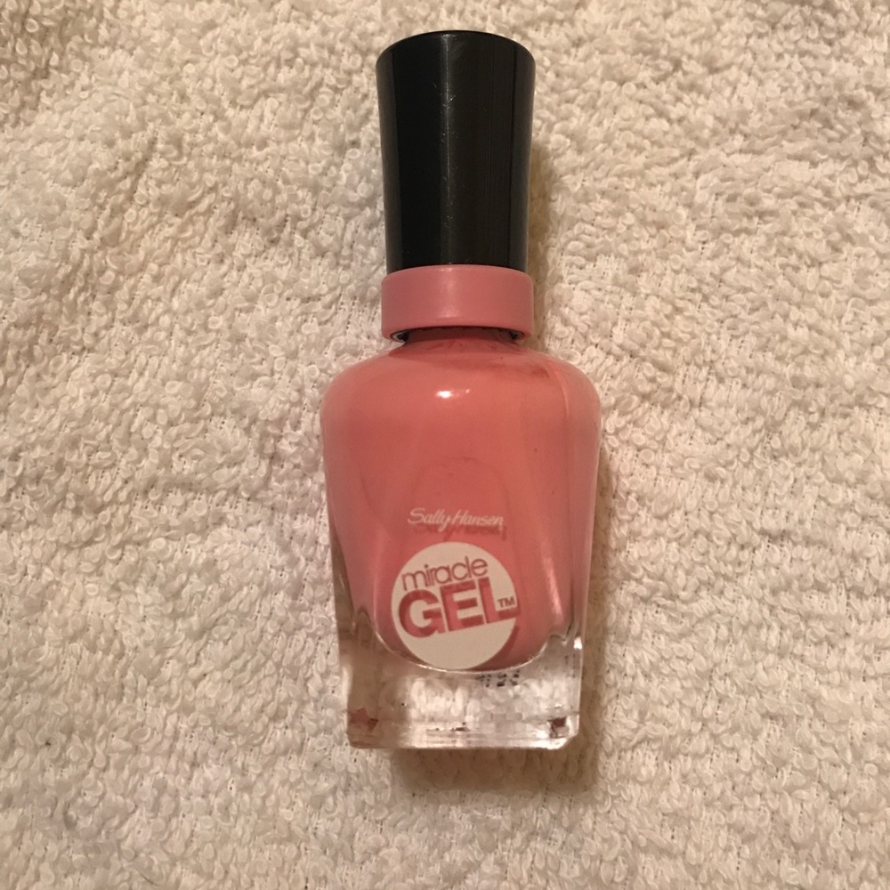 Sally Hansen gel nail polish!