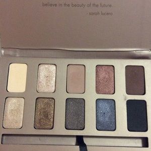 Stila in the light eyeshadow palette + gift