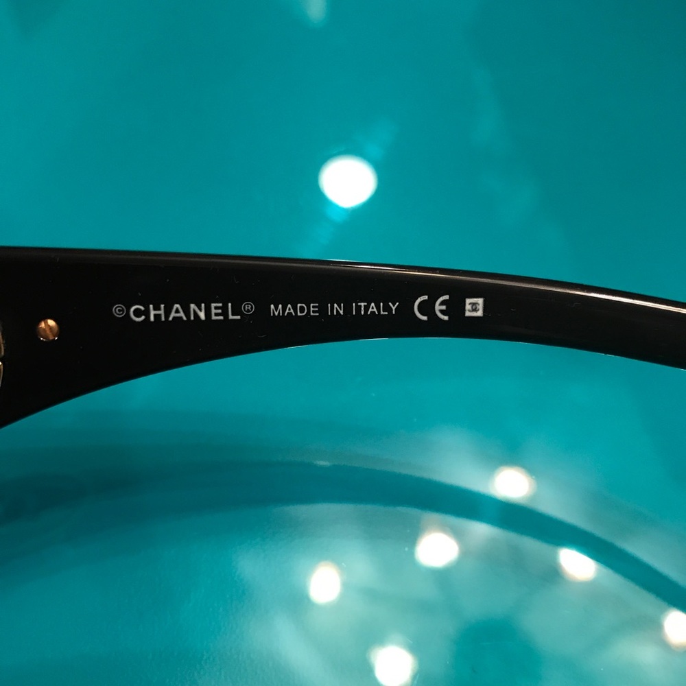 Chanel Sunglasses, barely worn - Picture 6 of 7