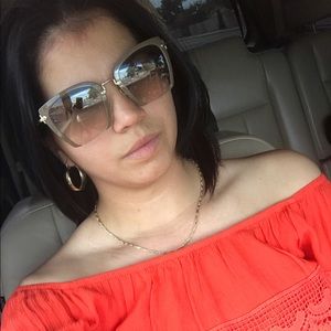 Meet your Posher, Adriana