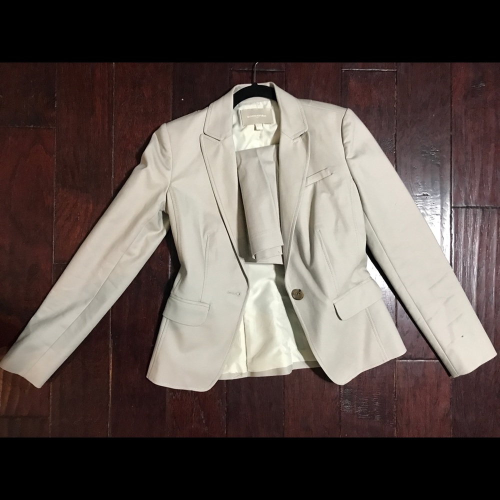 Banana Republic beige skirt suit size 0