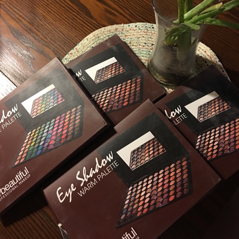 4 eyeshadow palettes 88colors each!