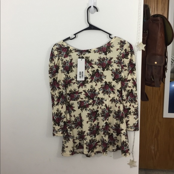 Floral Peplum Top - Picture 2 of 3