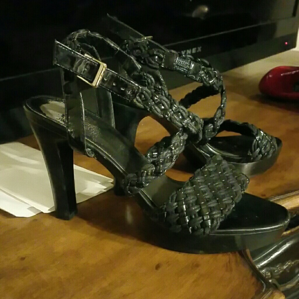 Black strappy heels - Picture 2 of 4