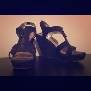 Stylish and comfortable Carlos Santana wedges