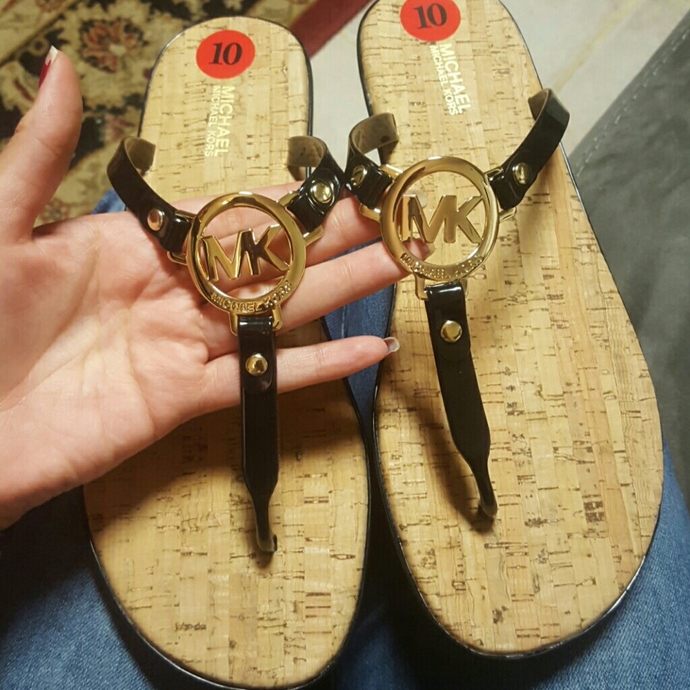 ** SOLD ** !!!!!!    Mk sandals