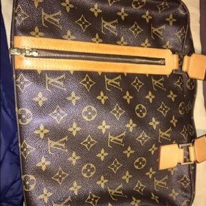 Louis Vuitton Messenger Bag
