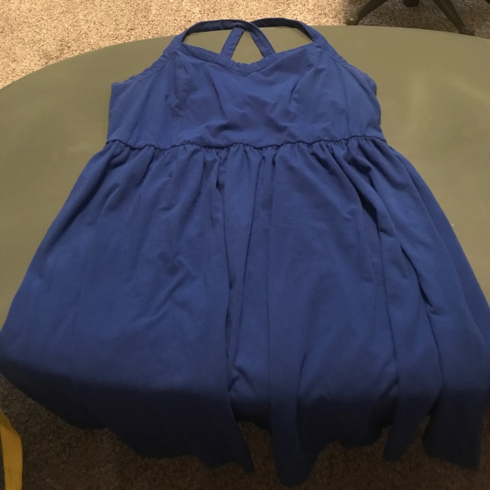 Crisscross back, v-neck, dress