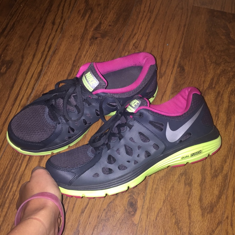 Nike dual fusion running shoes