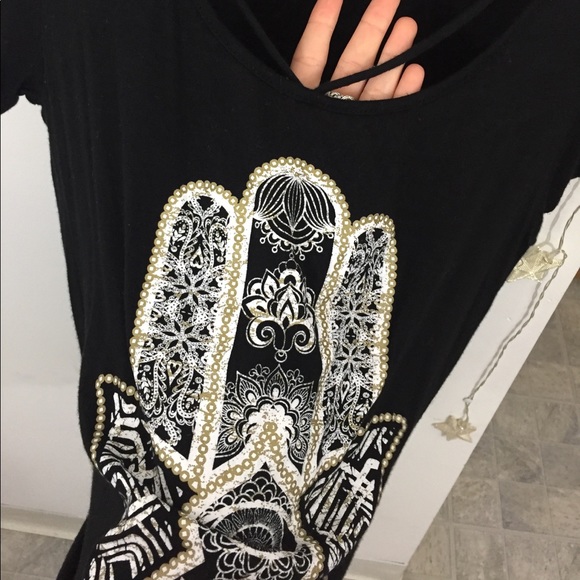 Tribal pattern, cut neck top - Picture 3 of 3