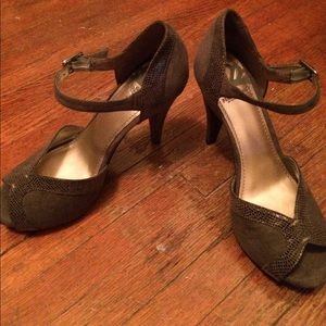 Fergalicious women's mindy grey lizard high heels