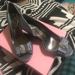 New!!! Nina Valeria wedges