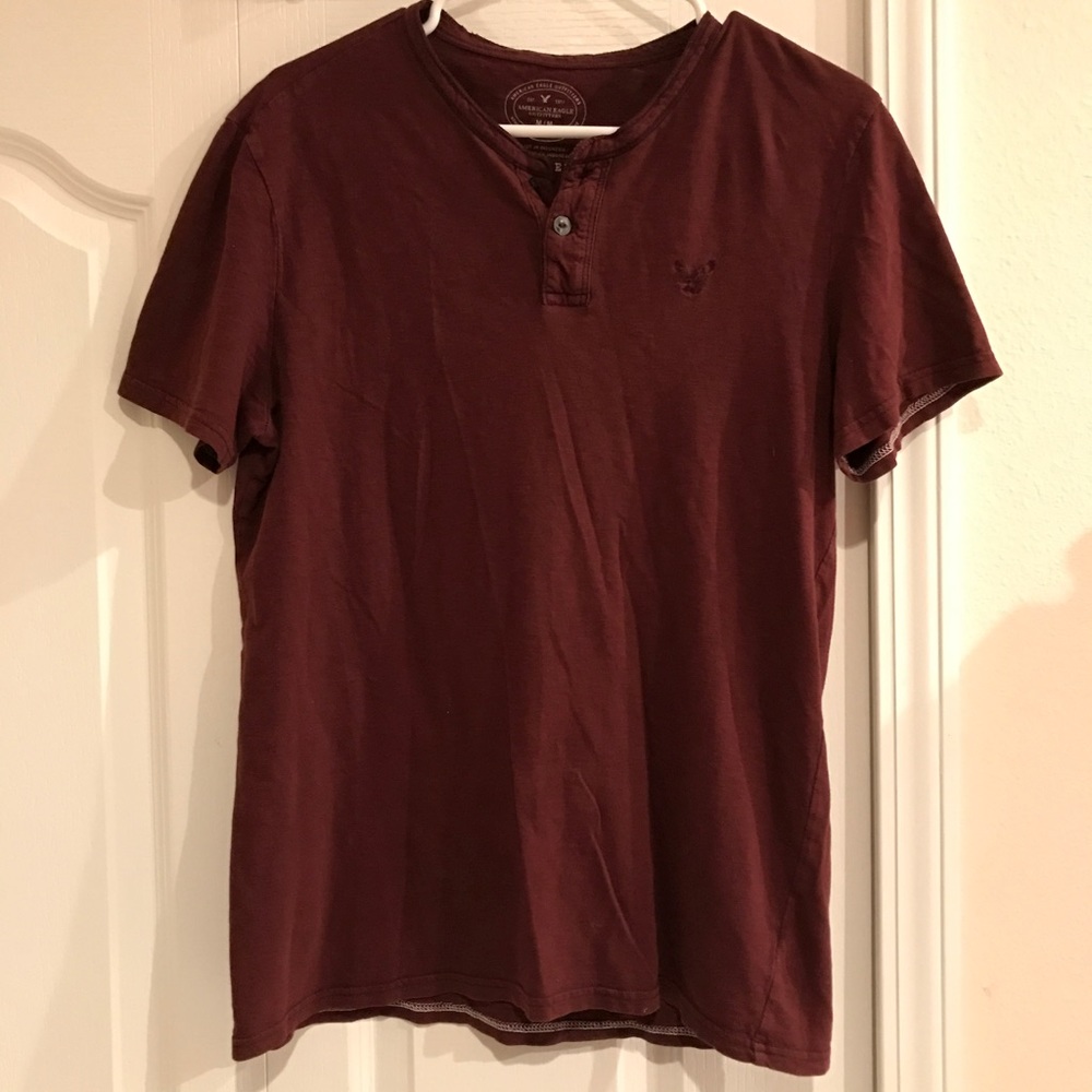 AMERICAN EAGLE men's medium two button tshirt