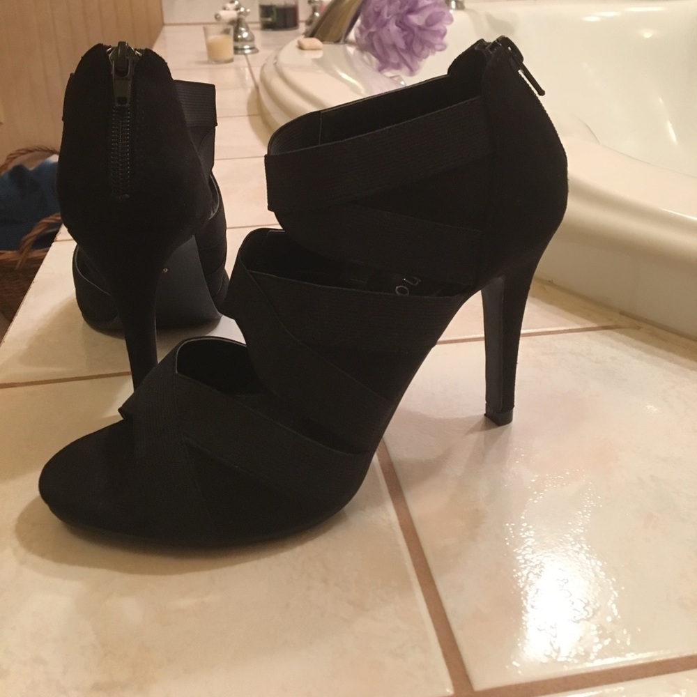 Anne Marino black heels