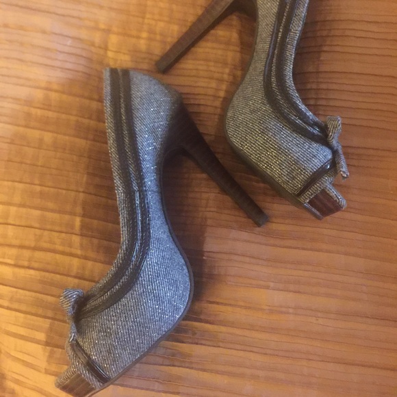 SASSY Heels - Picture 2 of 2