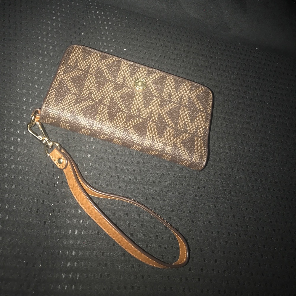 ✨👛Michael Kors Leather Smartphone Wristlet