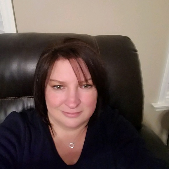 Meet your Posher, Melissa - Picture 1 of 1