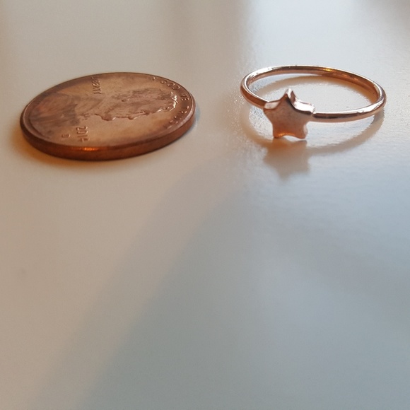 Beautiful Ladies Ring - Picture 2 of 3