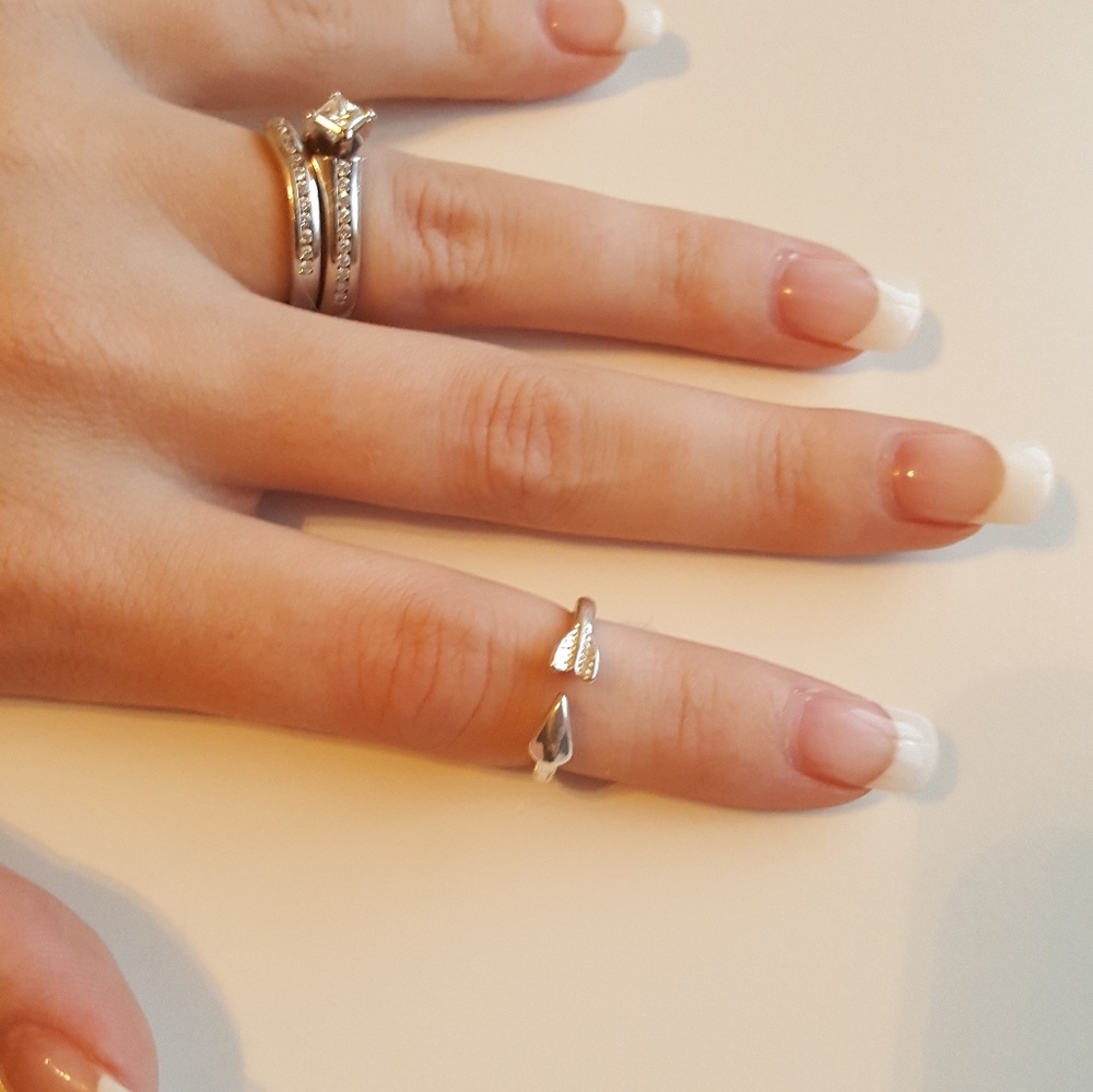 Beautiful Ladies Ring - Picture 3 of 3