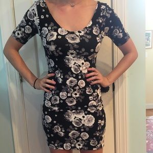 NWOT H&M black and white flower bodycon dress